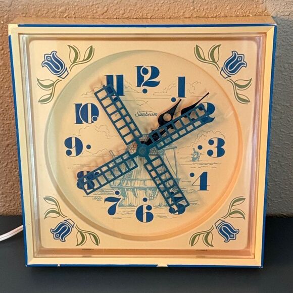 SUNBEAM Vintage 70s Dutch Windmill Tulip Wall Clock - Picture 3 of 11